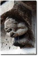 Anzy le duc - Modillon - Personnage tirant la langue